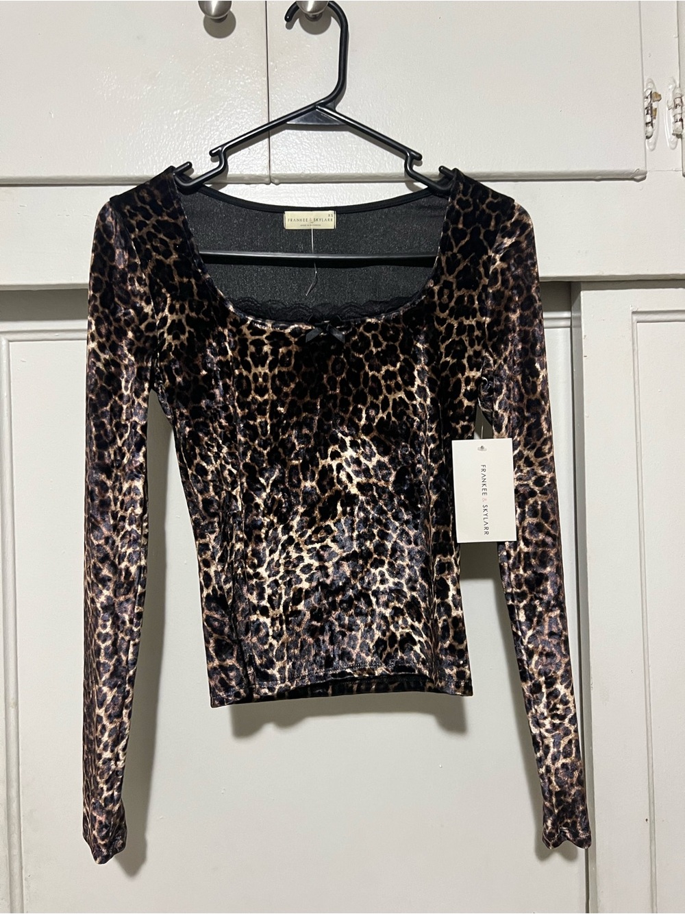 Frankie & Skylarr leopard print velvet long sleeve top in size XSmall